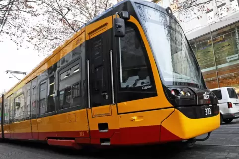 Zwischen Karlsruhe Maxau und Wörth werden Gleise erneuert. 