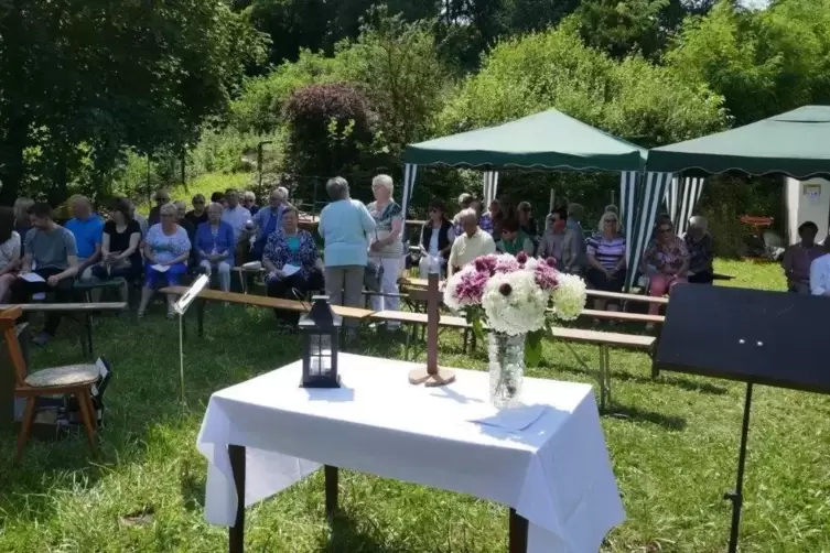 Der Pfälzerwald-Verein Contwig feierte am Sonntag einen ökumenischen Gottesdienst im Grünen.