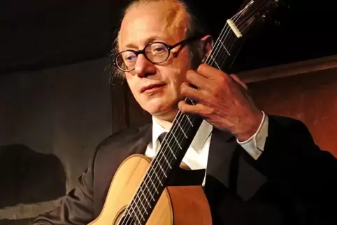 Wolfgang Mayer bietet ein Best-of der spanischen und lateinamerikanischen Gitarrenmusik.