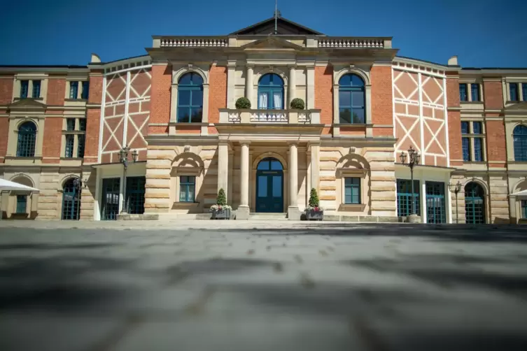 Am Sonntag starten die Bayreuther Festspiele, und im Roxy-Kino kann man live dabei sein.