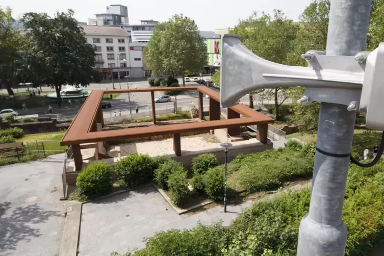 Die Sirene der Zukunft? Im Juni testete die Stadt Kaiserslautern „smarte Laternen“, die Warnsignal plus Lautsprecherdurchsage ko