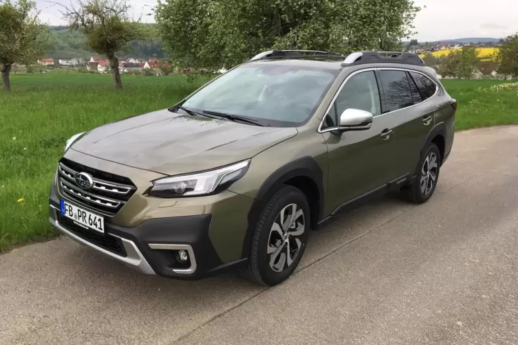 Hohe Motorhaube und viel Bodenfreiheit: der neue Outback. 
