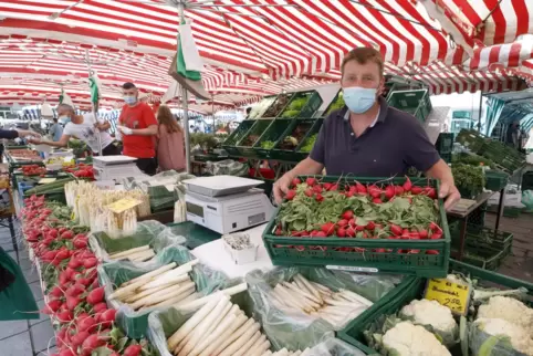 Hat den Obst- und Weinbaubetrieb seiner Großeltern übernommen: Christian Fink. 