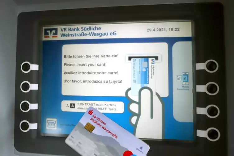 Die Geldautomaten der VR Bank bleiben für Sparkassenkunden tabu, werden zumindest nicht gebührenfrei. 