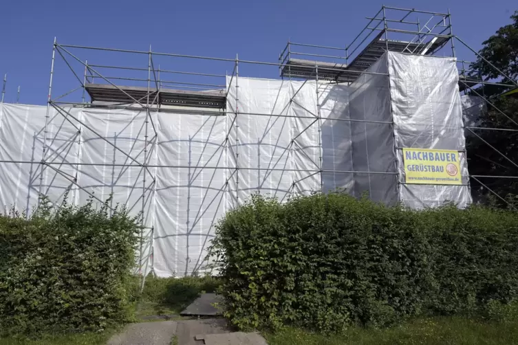 Verkleidung der Fassade.