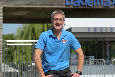 Will bei der Jugend präsent sein: Thomas Kleinböhl am Donnerstagmorgen vorm Bademaxx.