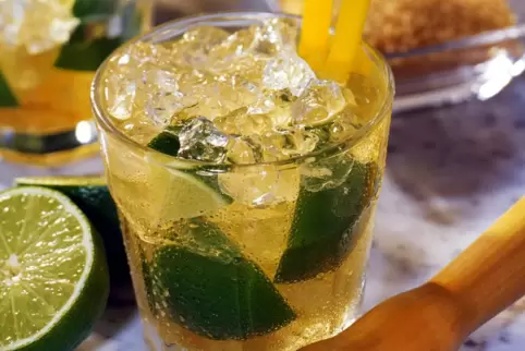 Auch den brasilianischen Cocktail Caipirinha soll es geben.