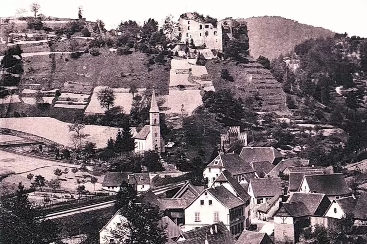 Frankenstein 1894: Burg, Kirche und Bahnportal prägen das Ortsbild. 