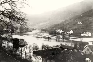 Schöntal unter Wasser: Blick auf die Sauterstraße bei der Überflutung vor 101 Jahren. Schöntal unter Wasser: Blick auf die Sauterstraße bei der Überflutung vor 101 Jahren.