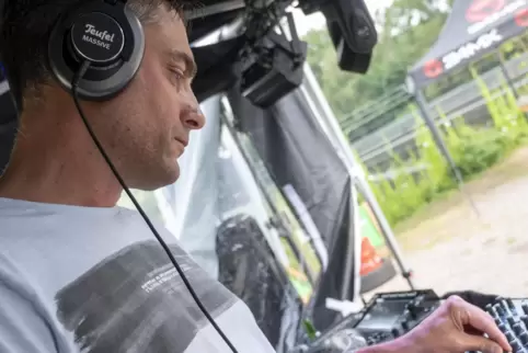 Stand als erster hinter dem Mischpult: DJ Eddi Rodriguez. 