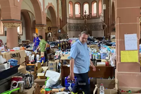 Fast alle Dinge des täglichen Bedarfs sind in der Kirche zu haben. 