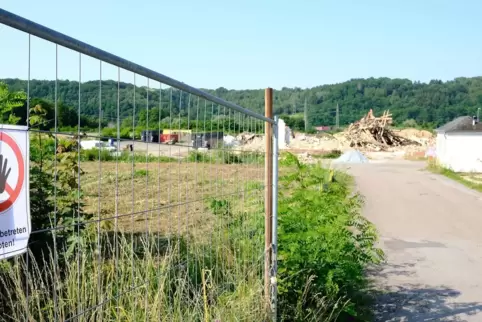 Alle Gebäude der Firma Oltsch (gesehen von der Homburger Straße) sind nun abgerissen.