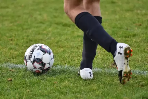 Die Mannschaften im Fußballkreis wollen die Pokalwettbewerbe aus der vergangenen Runde noch beenden.