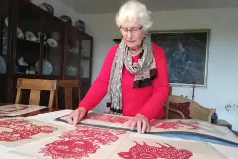 Ingrid Jansen hat mehr als 4000 Scherenschnitte gesammelt, die schon in 30 Ausstellungen gezeigt wurden. 80 Schnitte sind in Pir