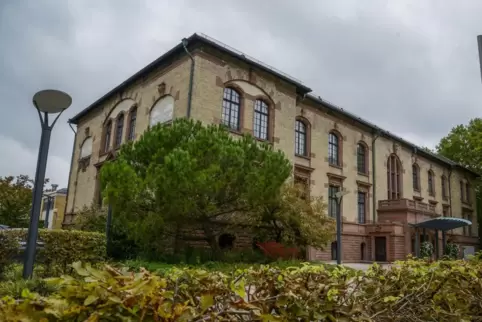 Idyllisch von Grün umgeben: das BASF-Gesellschaftshaus, erbaut zwischen 1898 und 1900. 