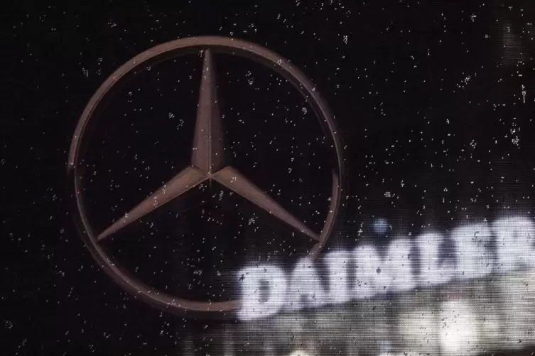 Daimler schickt die Mitarbeiter an drei Pkw-Standorten in Kurzarbeit. Wie viele, teilte der Konzern nicht mit.