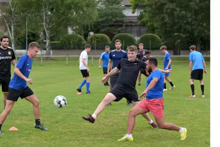 Zufriedenstellende Vorbereitung, gute Ergebnisse: der ASV Schwegenheim am Dienstagabend im Training.