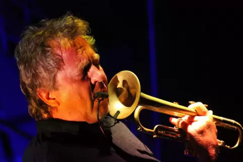 Jan Petter Molvær hat sich über die Jahre einen ganz eigenen musikalischen Kosmos geschaffen: In Neustadt präsentiert er Stücke 