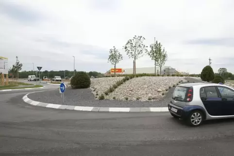 Ort des Geschehens: Der Verkehrskreisel bei Berg. 