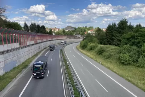 Der langjährige Vergleich offenbart eine stetige Zunahme des Verkehrs – hier Lkw bei Pirmasens. 