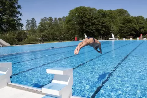 Jede Bahn im Contwiger Freibad zählt