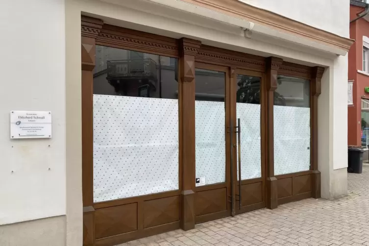 Wormser Stra&szlig;e 5: Leder Horn ist ausgezogen.
