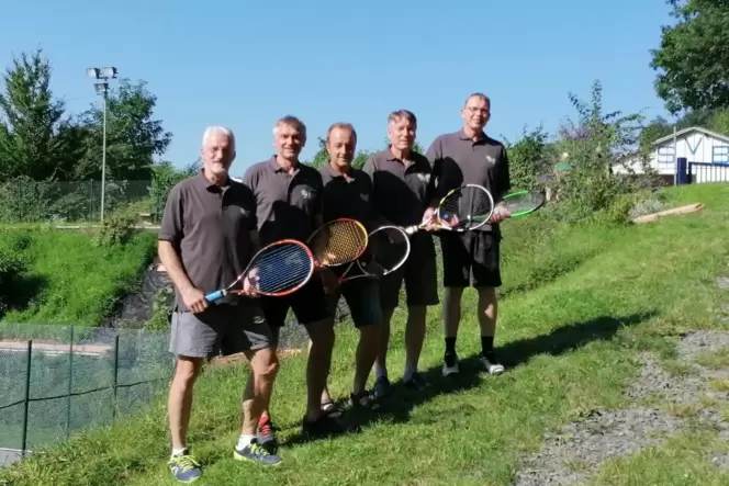 Den Aufstieg einfach mal so mitgenommen: Die Herren 50 des ASC Brücken (von links) Markus Defland, Rolf Bernd, Roland Sander, Ma