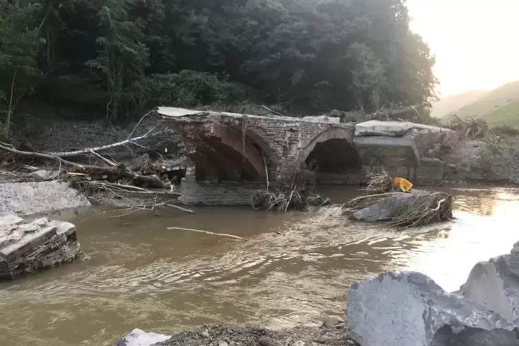 Sogar die Br&uuml;cken wurden von der Wucht des Wassers zerst&ouml;rt. 