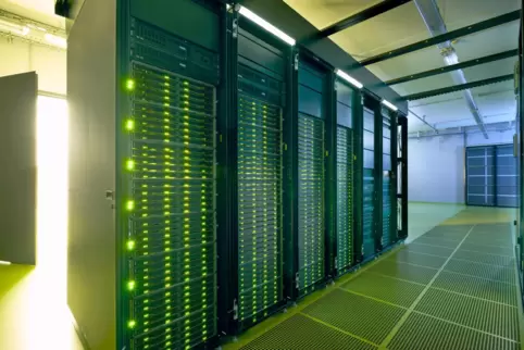 Der Supercomputer HoreKa im Karslruher Institut für Technologie. Er zählt zu den leistungsstärksten Supercomputern Europas und i