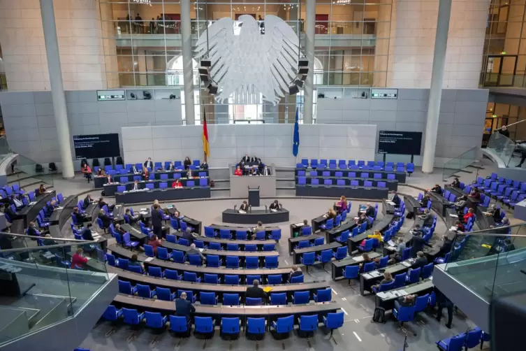 15 wollen hier bald Platz nehmen: Der Plenarsaal des Deutschen Bundestags. 