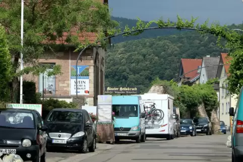 Die beiden Gebäude sind in der Edenkobener Klosterstaße. 