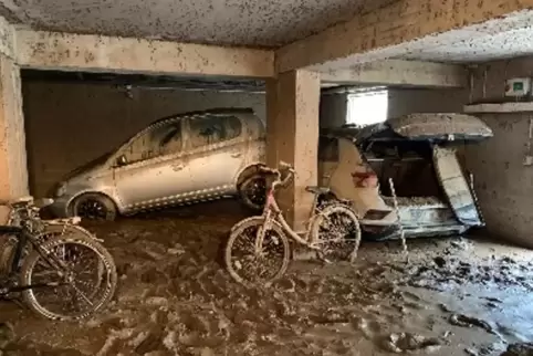 Schlamm in der Kellergarage.