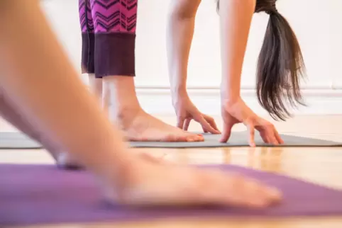 Gesundheitskurse wie beispielsweise Yoga sind im Angebot der Volkshochschulen Dauerbrenner.