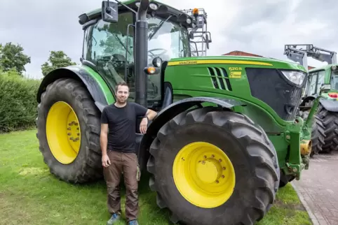 Landmaschinenmechanikermeister Jonas Schimpf entwickelt und testet bei John Deere komplexe Maschinen.