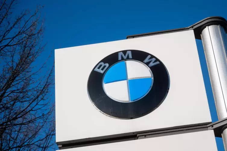 Die BMW AG beziehungsweise die BMW Group sitzen in München. 