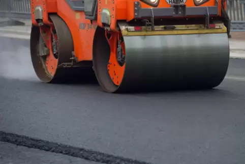 Die Asphaltdecke soll unter anderem erneuert werden. 