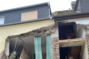 Blick auf ein Haus in Altenahr: Viele Menschen hier haben alles verloren. Blick auf ein Haus in Altenahr: Viele Menschen hier haben alles verloren.