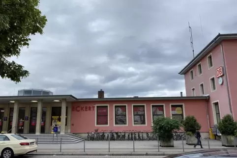 Bahnhofsgebäude: Unter anderem ein neuer Anstrich ist angekündigt. 