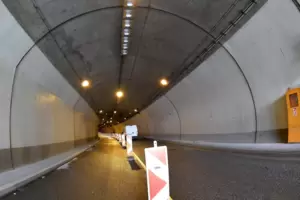 Seit 18. Juni floss der Verkehr im Fahrlachtunnel nur einspurig. Am Dienstag wurde er plötzlich und wohl für eine lange Zeit vol