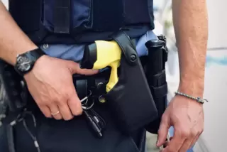 Streifenbeamte in Ludwigshafen sind auch mit einer Stromstoßpistole (Taser) ausgerüstet.