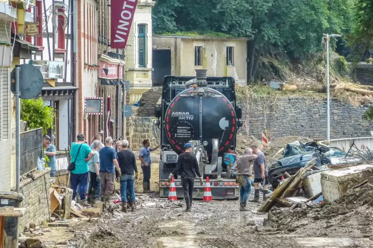 In Altenahr laufen die Aufräumarbeiten nach der Flutkatastrophe.