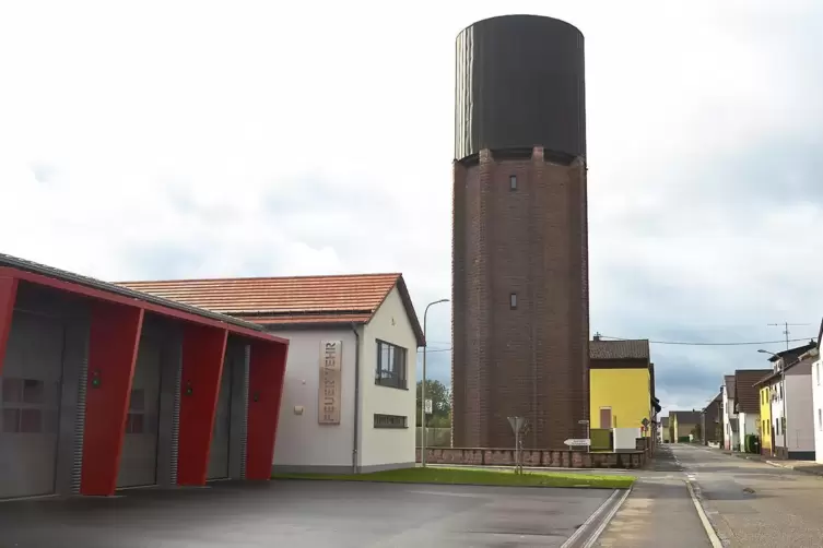 Weil in Hermersberg der Notfall eingetreten ist, läuft die Wasserversorgung über den Wasserturm in Weselberg. 