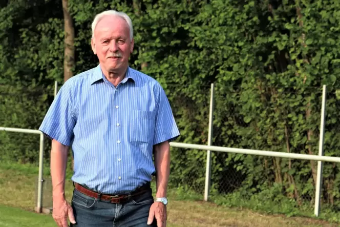 Fühlt sich wohl auf dem Sportplatz und schaut regelmäßig nach, ob alles »in der Reihe« ist: Ulrich Lindner.