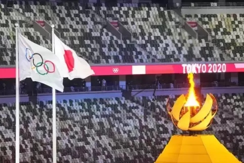 Das olympische Feuer brennt in diesem Jahr vor leeren Zuschauerrängen. 