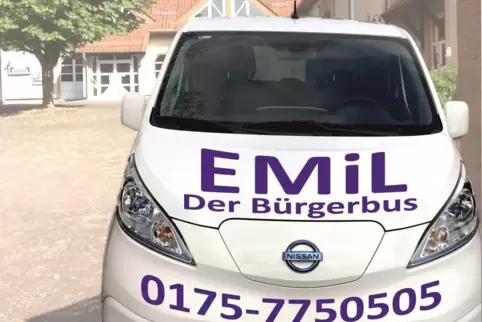 Emil heißt der Bürgerbus in Hütschenhausen im Kreis Kaiserslautern. Er wurde zum Beispiel für Fahrten ins Impfzentrum eingesetzt