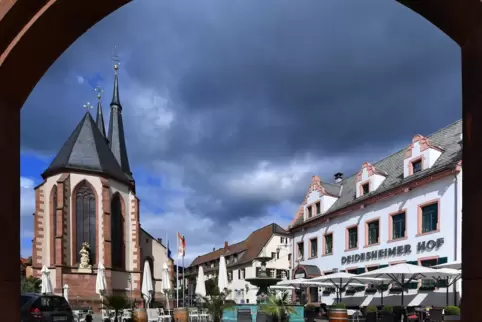 An den Wochenenden sind die Gästezimmer in Deidesheim derzeit ausgebucht.