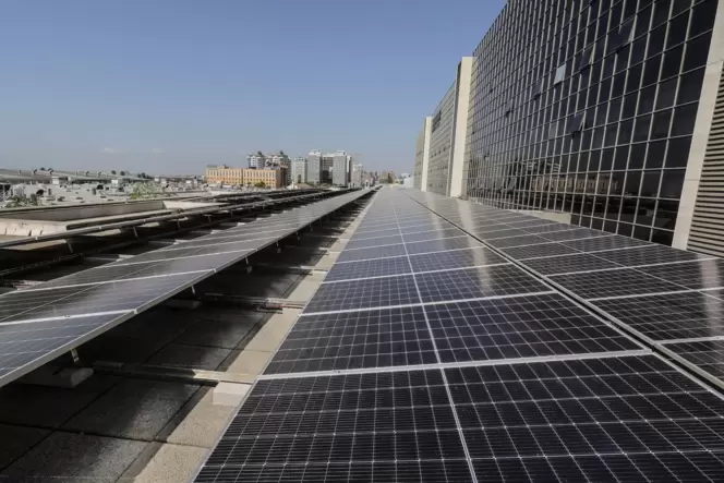 Solarmodule auf einem Dach. Solarmodule auf einem Dach.