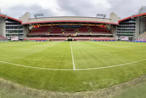 Das Fritz-Walter-Stadion wird beim Pokalspiel gegen Gladbach ziemlich leer sein - nur 5000 Fans dürfen hinein.