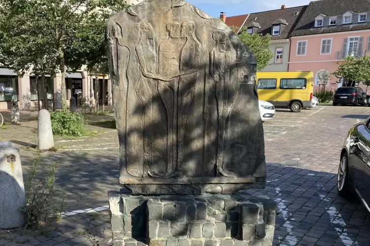 Zweites Objekt: Stele am Markt. 