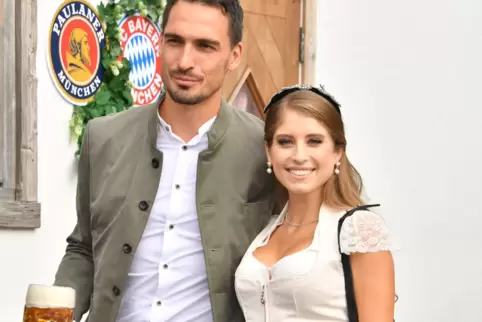 Mats und Cathy Hummels 2018 auf dem Oktoberfest. 